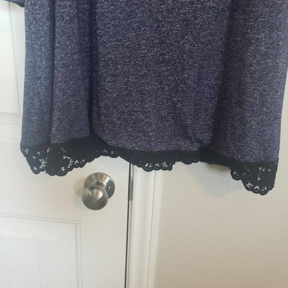 PinkBlush Boutique blue long sleeve dress with black lace at the bottom size L - Picture 2 of 5